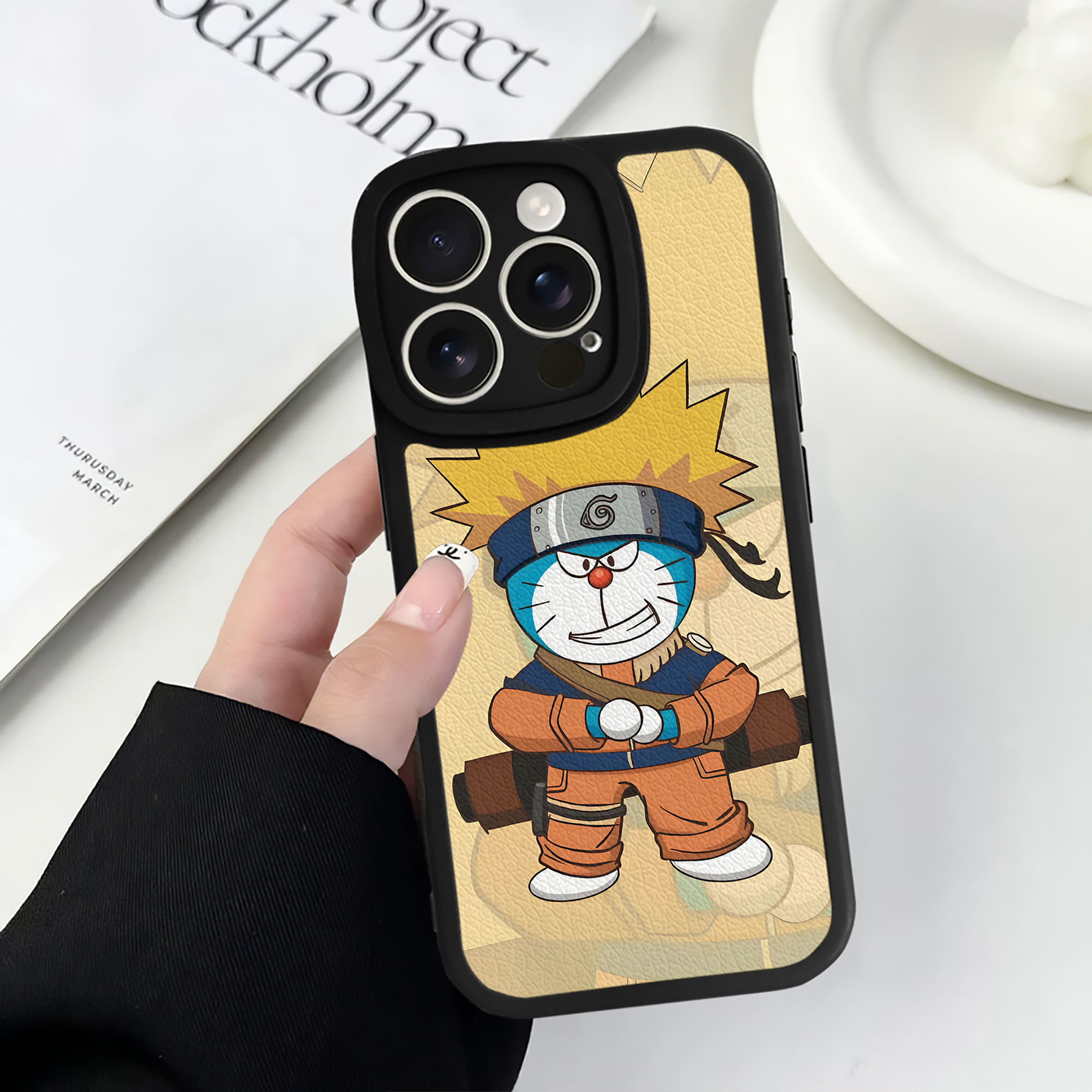 （画像用） ドラえもん Doraemon 【iPhone 16シリーズ対応】シリコンスマホケース（レザー調） 材質：シリコン